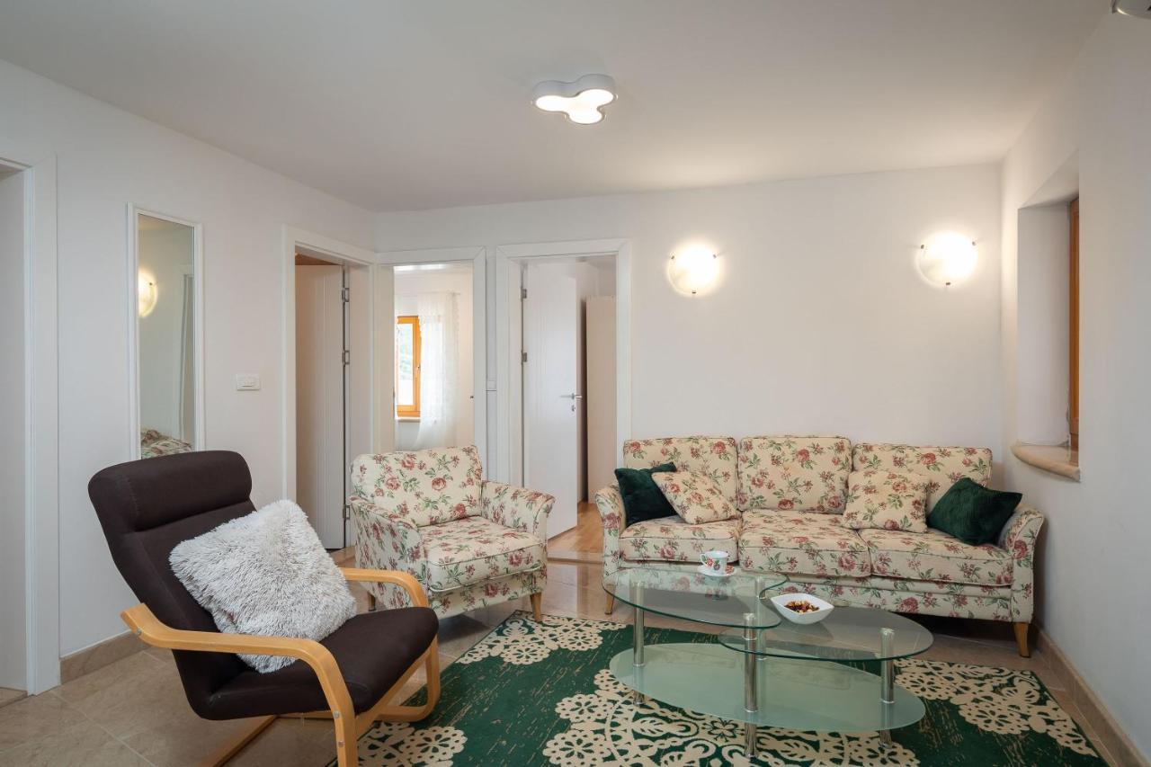 Luxury Stone Villa Nevija 2022 Milna  Camera foto